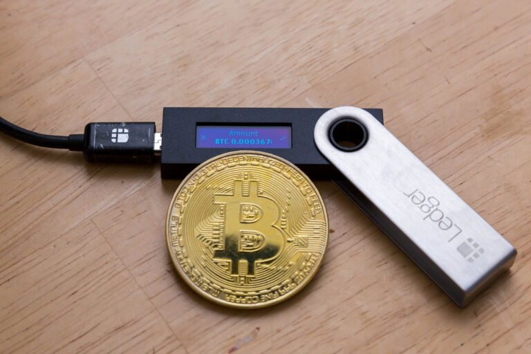 Un ado a hacké les portefeuilles pour cryptomonnaies de Ledger